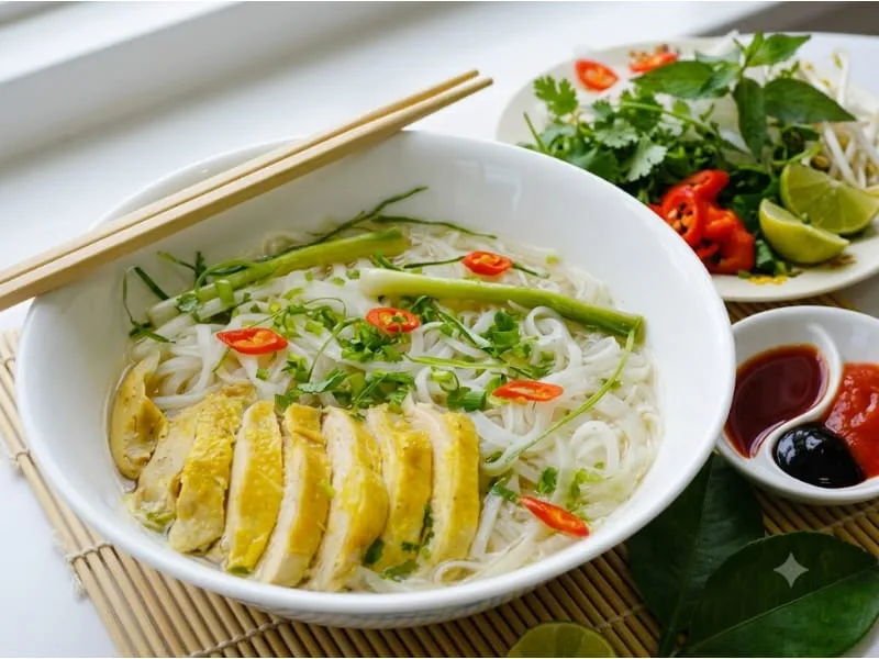 Phở gà bao nhiêu calo?